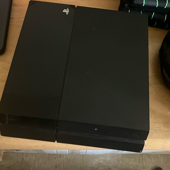 PS4 (used) come with controllers and wires - Picture 1 of 3